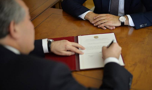 Արմեն Սարգսյանը նախարարների նշանակման հրամանագրեր է ստորագրել